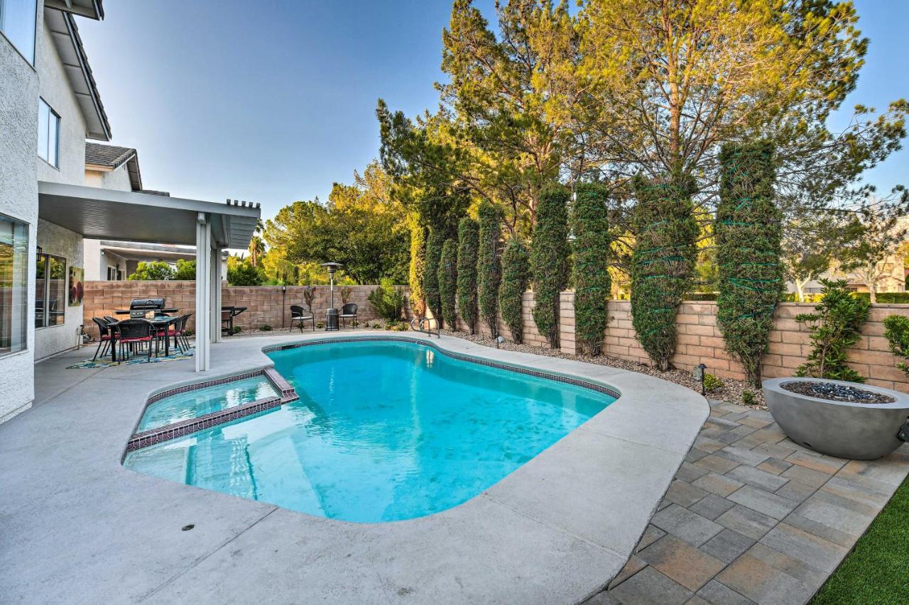 Top-Notch Las Vegas Oasis With Games, Golf And More! Villa Bagian luar foto